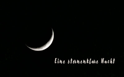 Strahlend helle Venus über dem zunehmenden Mond